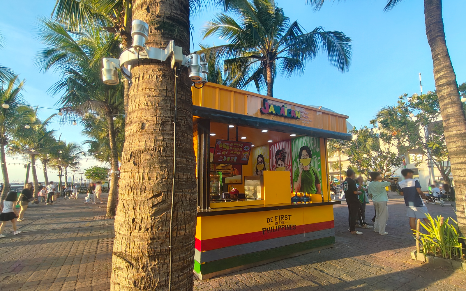 DE ORIGINAL JAMAICAN PATTIE SHOP in SM Mall of Asia